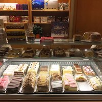 Vitrine mit Torten & Kuchen der Café-Konditorei Pölzl